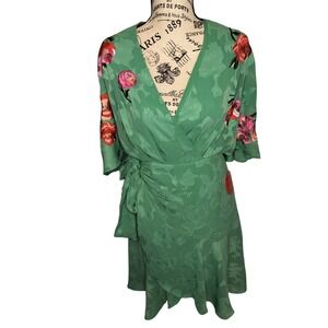 NWT Hope & Ivy The Amal Embroidered Flutter Sleeve Mini Wrap Dress Green Size 6